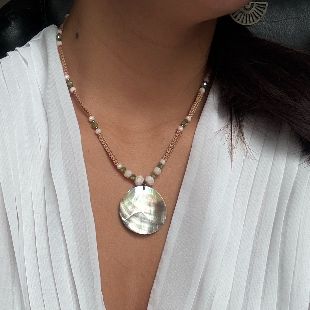 Elegant Mother of Pearl Pendant Necklace